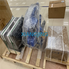 تستخدم آلة لحام القوس AR1440 6 محور لوحدة تحكم الروبوت YASKAWA Motoman YRC1000