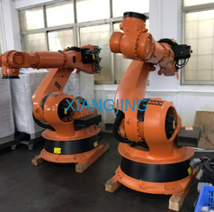 مستعمل Robot KR 210 R2700 EXTRA يستخدم Kuka Robot لاختيار ووضع الكثير من الأسهم
