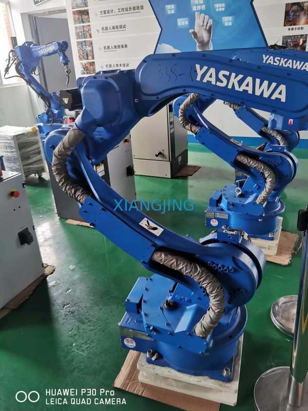 يستخدم Yaskawa AR1440 روبوت لحام أوتوماتيكي ذو 6 محاور وروبوت لحام قوس سريع ودقيق مع وحدة تحكم روبوت YRC1000