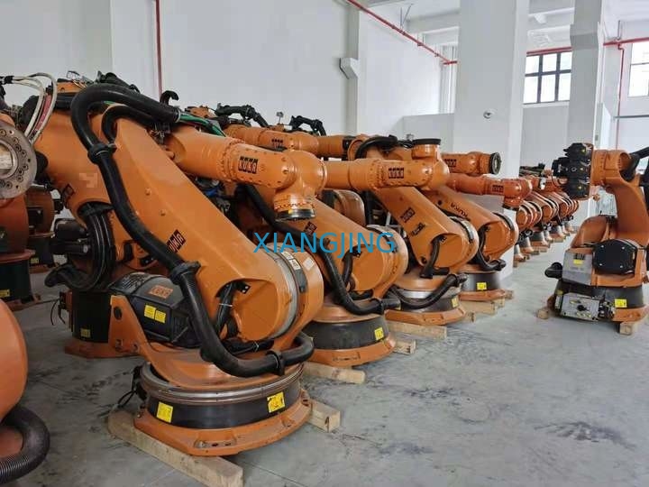 تستخدم KR 300-2 PA 5 محور ذراع روبوت KUKA للاختيار والمكان