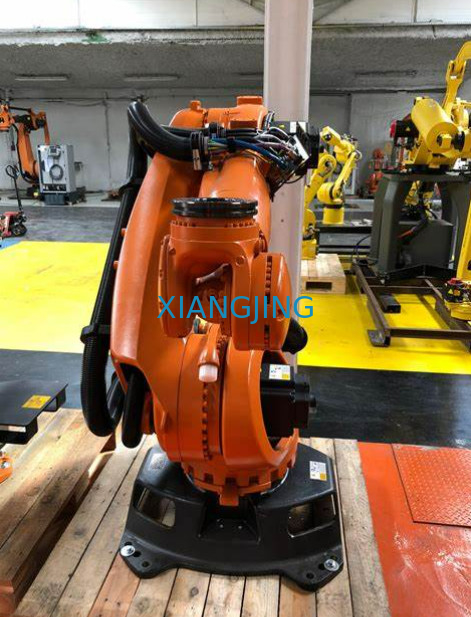 يستخدم 6 Axis Industrial Robot KR 210 R2700 EXTRA للاختيار والمكان