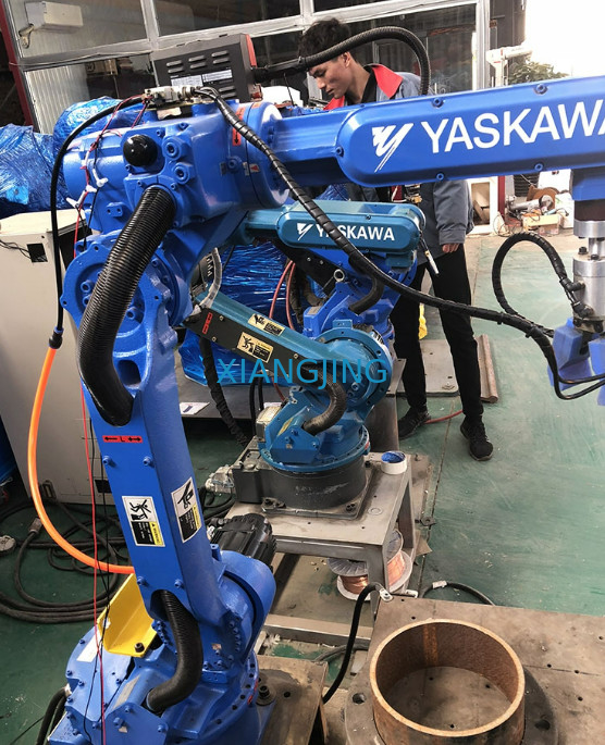 مستعمل Yaskawa AR1440 Welding Robot 6 محور مع حمولة 12 كجم مع نظام لحام